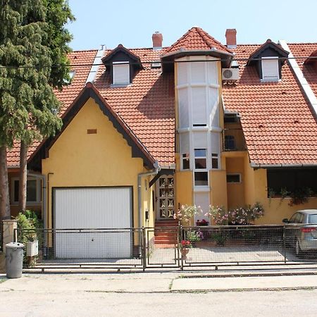 Abigél Vendégház Harkány Exterior foto